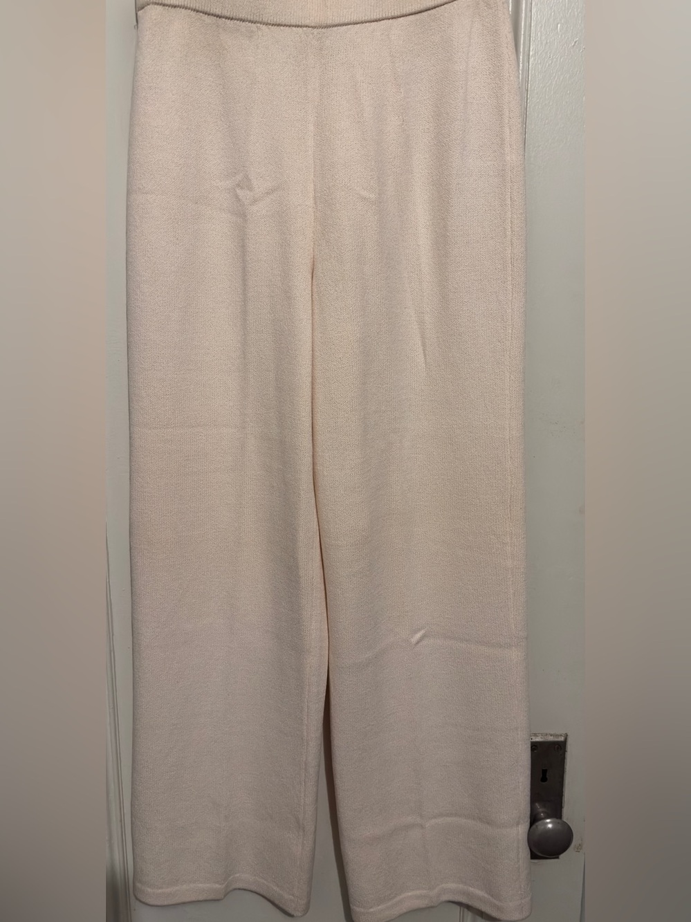 ST JOHN COLLECTION Wide Leg Cream Knit Pants. Size M. Good condition.